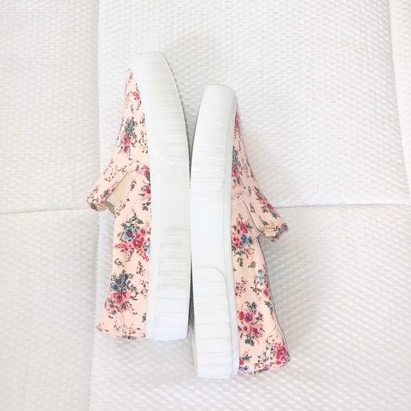 Steve Madden Women's Swiftly Skate Shoe, NEW IN BOX - Picture 2 of 8